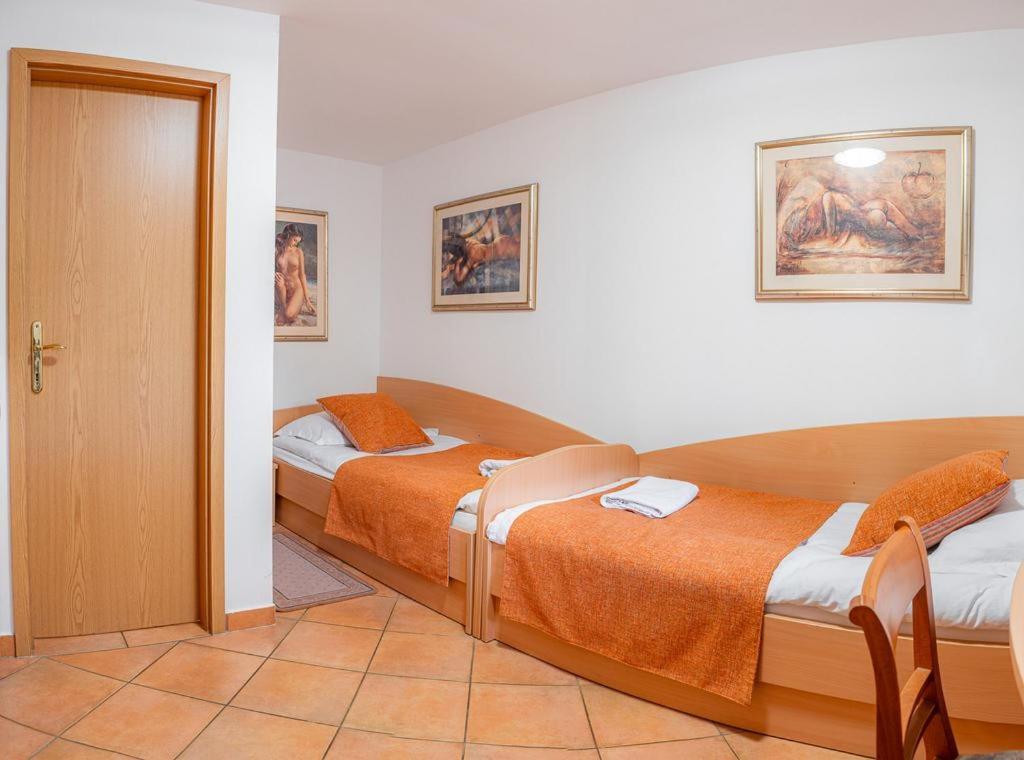 Hotel Gostilna Vovko Novo Mesto Exterior foto